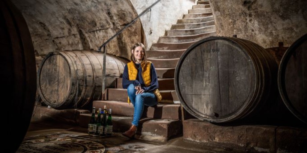 The wines of Sofia and Christina Thanisch come from just nine hectares of vineyards based in Germany’s picturesque Mosel. The mother-and-daughter team represent the 11th and 12th generations of family to be at the helm of their estate.

See latest release: corneyandbarrow.com/weingut-ww-tha…