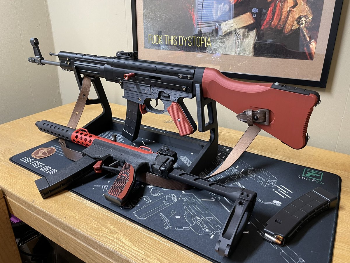 I stand with <a href="/JosephTheParrot/">Zé Carioca</a>, Scorpion Evo mags > glonk mags.

Stg-VO-44: <a href="/shackleford_777/">Rusty the White. (still unknowable)</a> 
Czech Nine: <a href="/ArthurClaudeen/">DB Firearms</a> 
Poster &amp; cleaning mat: <a href="/CtrlPew2/">CTRLPew</a> 
Stand: <a href="/iprintshit_/">iprintshit</a>