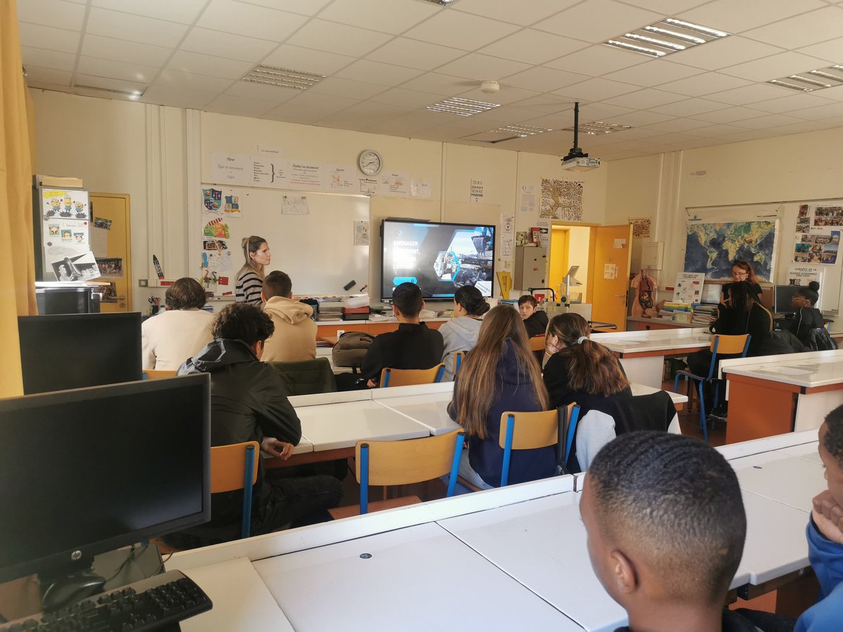 JosephVernier's tweet photo. Dans le cadre de la #semaineecoleentreprise, une classe de 3è a reçu la responsable de la communication du groupe Renaudi.(travaux publics) 
1h riche et interactive à reconduire l'an prochain
@AcademieNice
@GroupeRenaudi
@ElodieChoisy https://t.co/NY5D17Cmo3