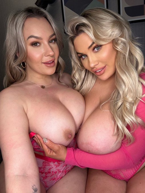 Mommies give the best hugs  Cum get some loving 🥰  https://t.co/wczP1KRI8z https://t.co/b0FWCRebsI