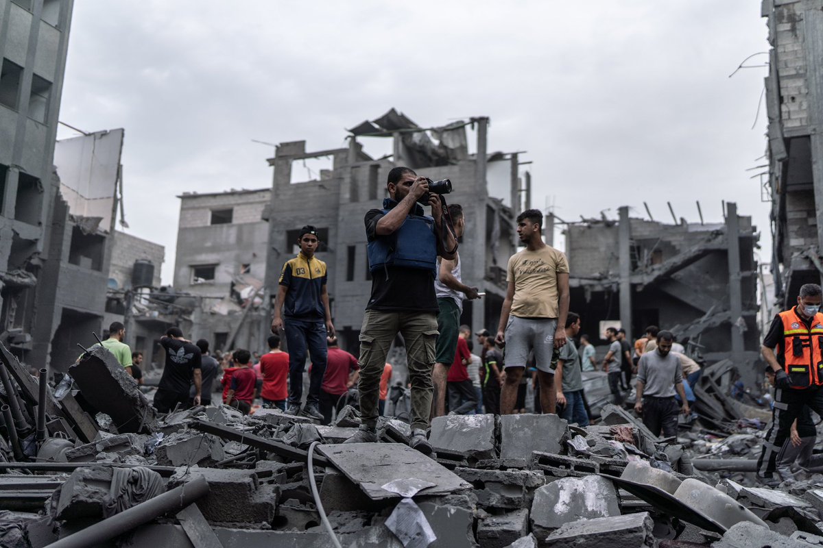 To Everyone, I am Ali Jadallah, a Palestinian photojournalist based in Gaza. I've documented the Israeli war on Gaza for 39 days, facing immense challenges. I've lost two houses, 5 family members, friends, and colleagues.