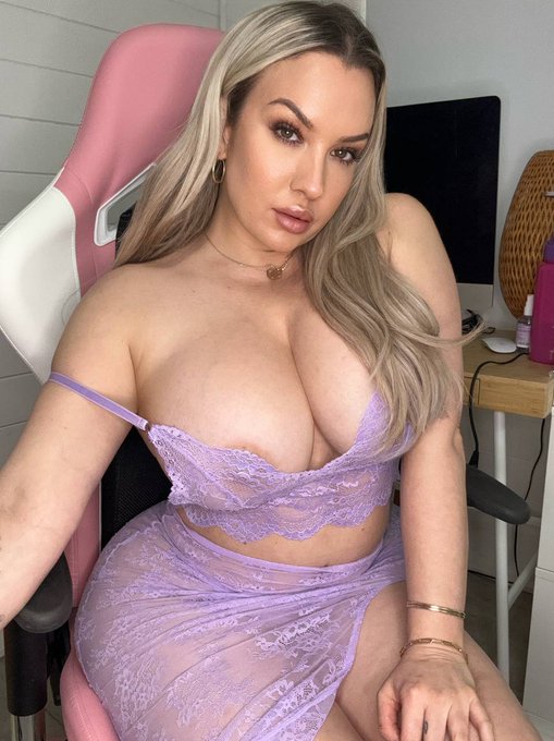 These titties are beyond ready to be played with 🍈 🍈  https://t.co/wczP1KRaj1 https://t.co/YHLZoyJN3