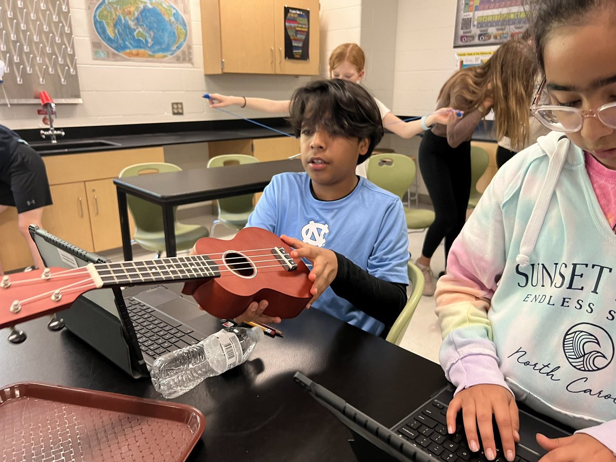 sciencewithmro's tweet photo. In lab 1602, we started various sound stations. Spoon bells (personal favorite) to rulers to rubber bands to tuning forks to straws. Throw in hallway slinkies &amp; Chrome Music Lab.  The goal is to apply sound in as many situations as possible, continue tomorrow! #owlscience2024 https://t.co/PlSckjLlGM