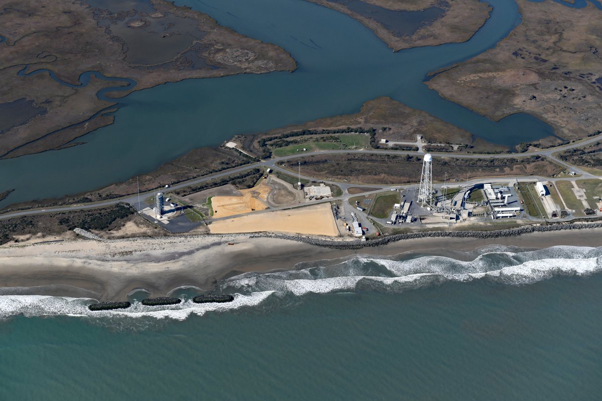 Neutron’s last stop before space: Launch Complex 3. Construction of LC-3 at @NASAWallops and @Virginia_Space is underway. Spot Electron’s LC-2 next door for comparison.