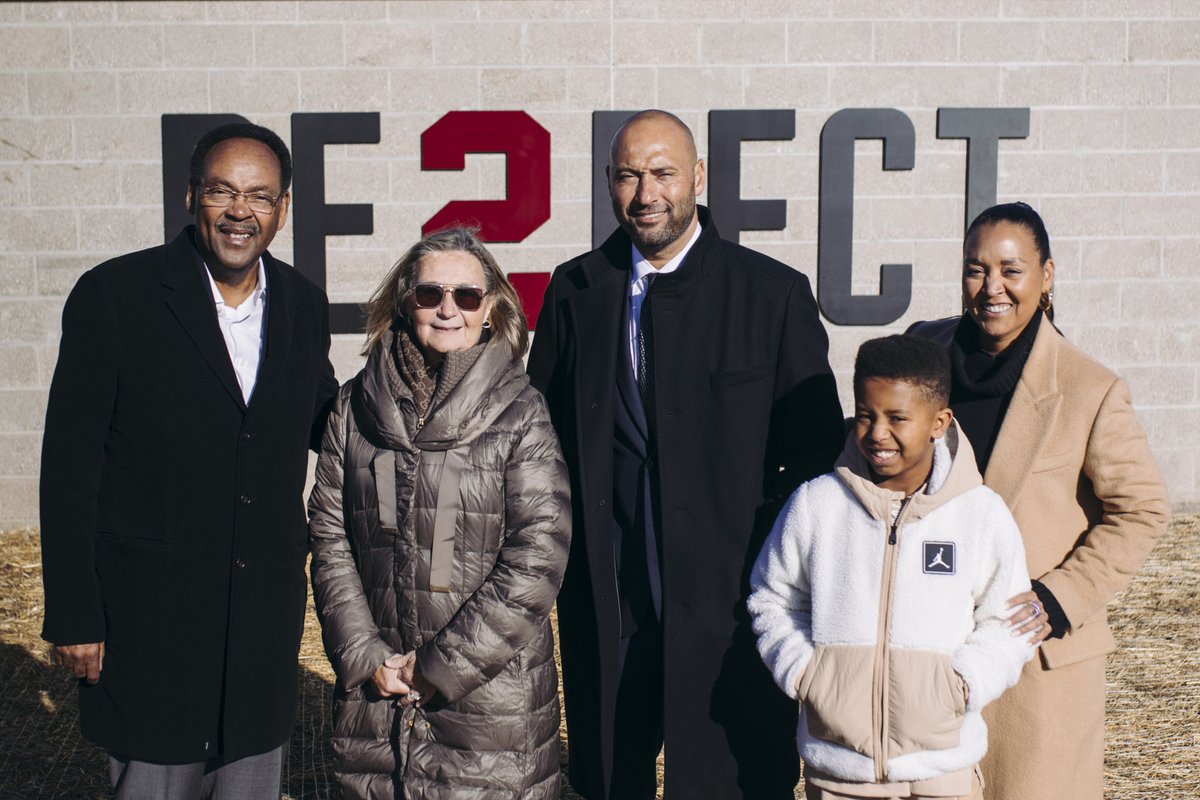 Back to his roots. ❤️

<a href="/derekjeter/">Derek Jeter</a> unveiled newly-renovated baseball and softball fields at his alma mater, Kalamazoo Central High School. Joined by <a href="/CalRipkenJr/">Cal Ripken, Jr.</a>, their foundations, <a href="/JeterTurn2/">Turn 2 Foundation</a> and the <a href="/CalRipkenSrFdn/">Cal Ripken Sr Fdn</a>, have teamed up to support the next generation of athletes.