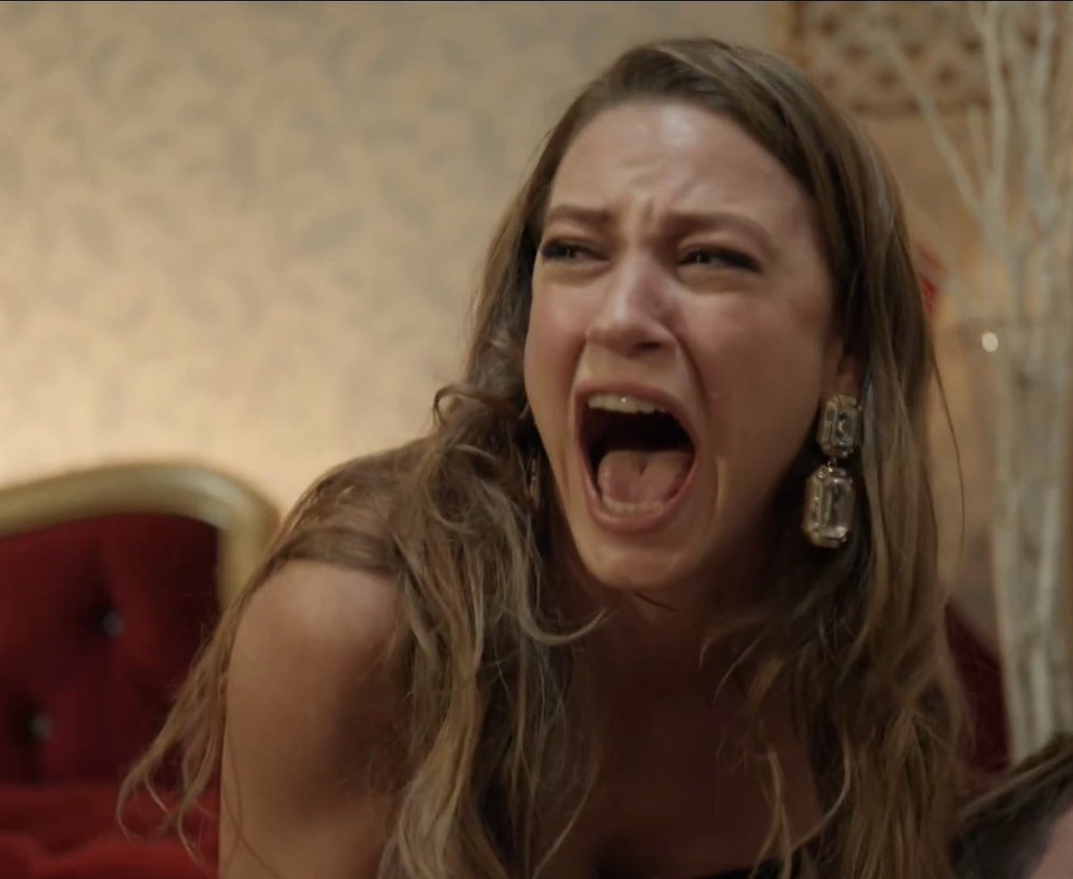 iki tırın arasında araba sürüyorum