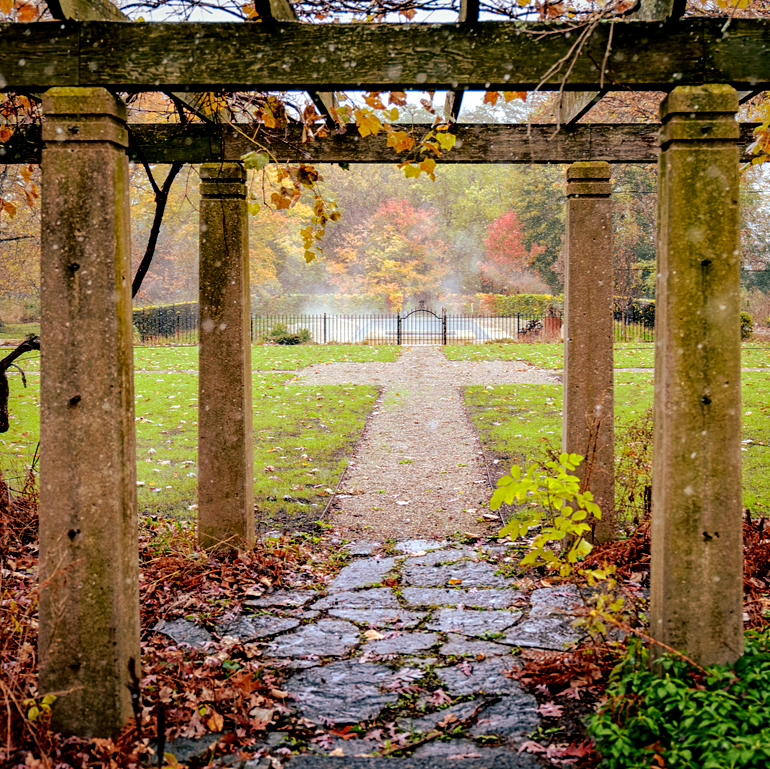 Fall has come to Chicago but the draw of the pool still beckons…

  #ovs #oehmevansweden #landscapearchitecture
#gardendesign #beyondbold #inspirethroughnature
#extraordinaryoutdoorspaces #landscapeinspiration #washingtondc