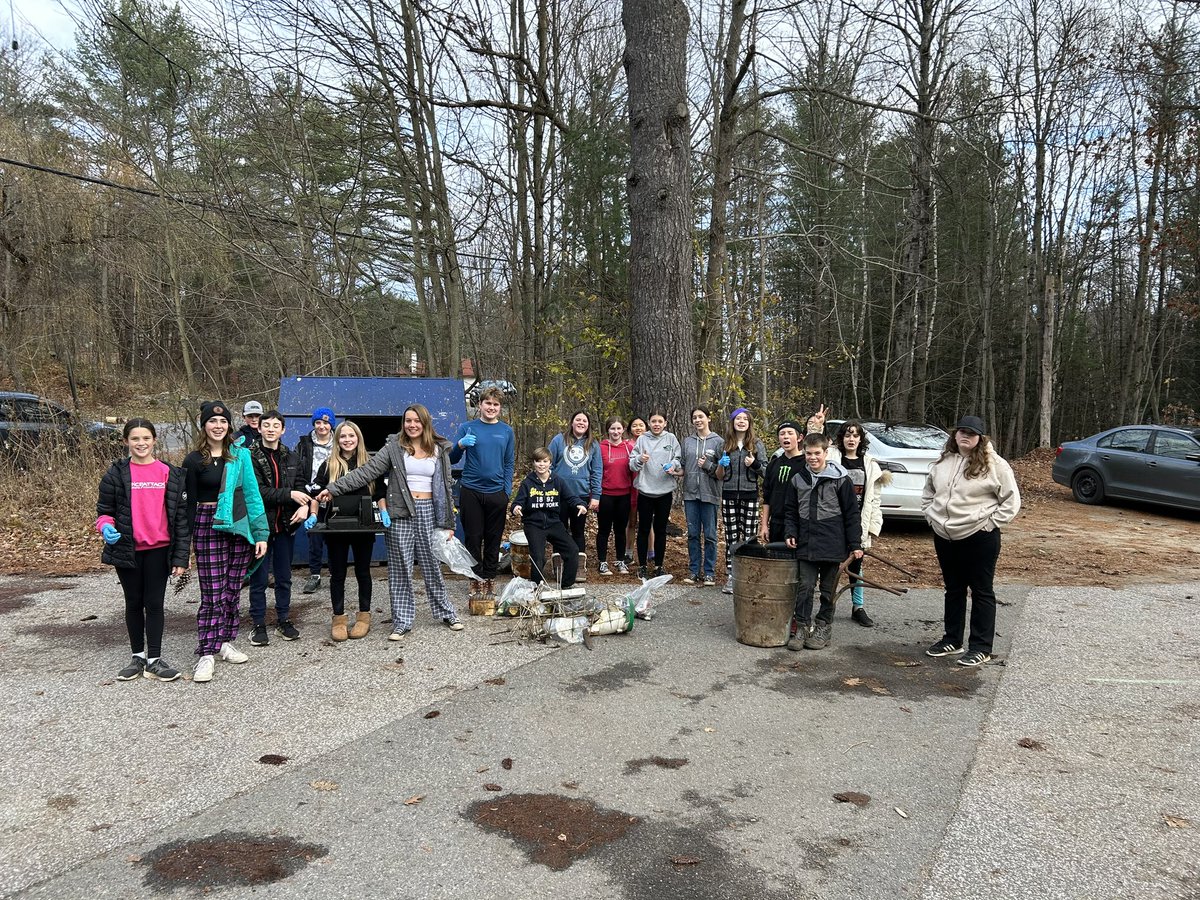 TeachMacKay's tweet photo. Intermediates had a ball trying to see who could find the most (and the oddest) trash while cleaning up the school yard, as well as the beautiful surrounding area. @KPMansonps #Gratitude #GivingBack @TLDSB https://t.co/dKIg2z4gWL