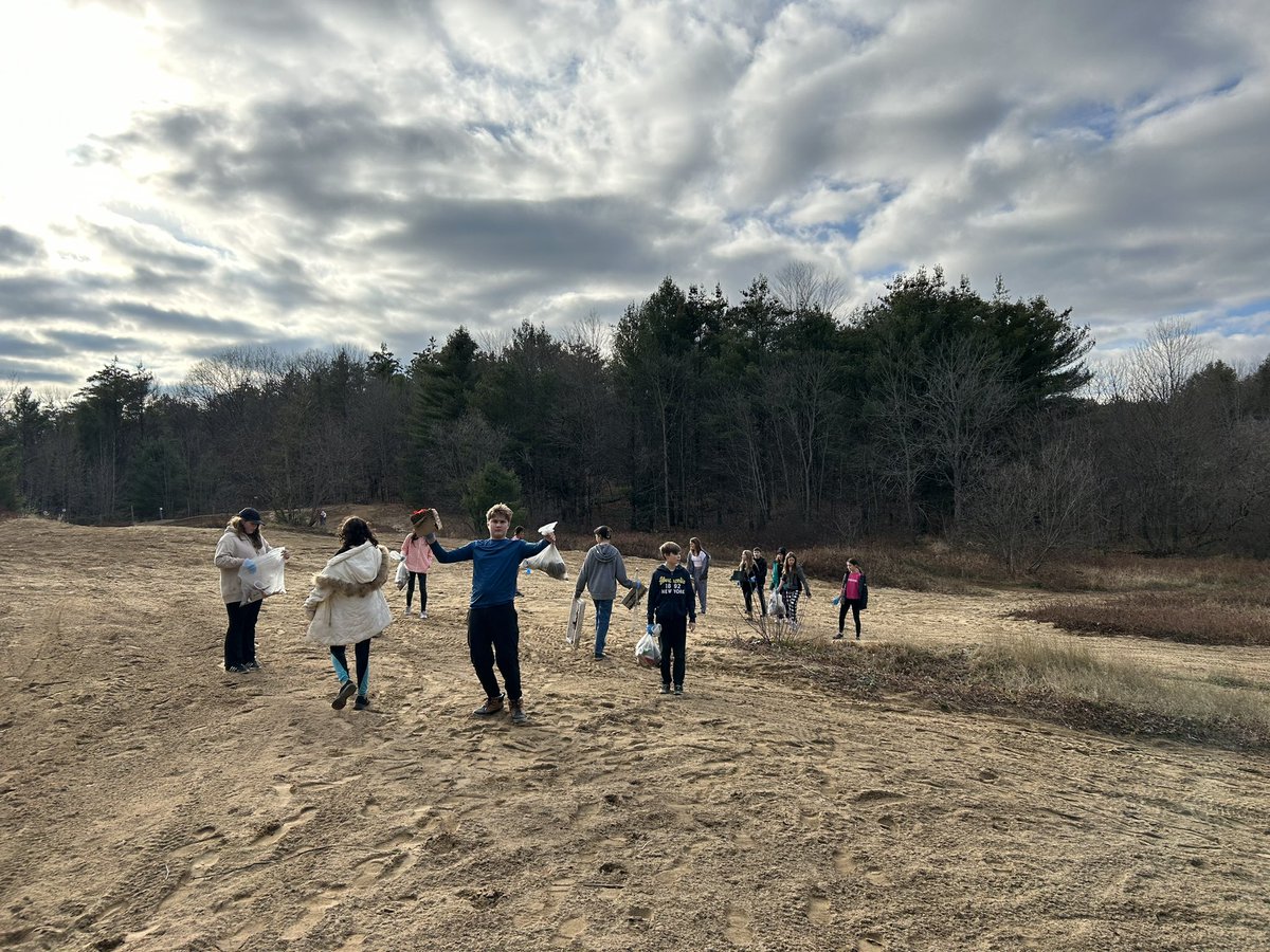 TeachMacKay's tweet photo. Intermediates had a ball trying to see who could find the most (and the oddest) trash while cleaning up the school yard, as well as the beautiful surrounding area. @KPMansonps #Gratitude #GivingBack @TLDSB https://t.co/dKIg2z4gWL