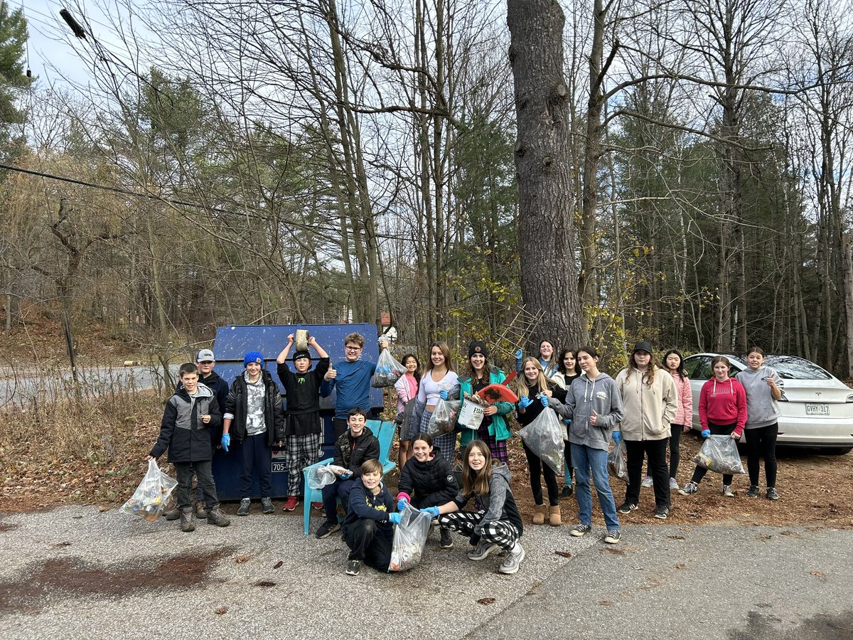 TeachMacKay's tweet photo. Intermediates had a ball trying to see who could find the most (and the oddest) trash while cleaning up the school yard, as well as the beautiful surrounding area. @KPMansonps #Gratitude #GivingBack @TLDSB https://t.co/dKIg2z4gWL