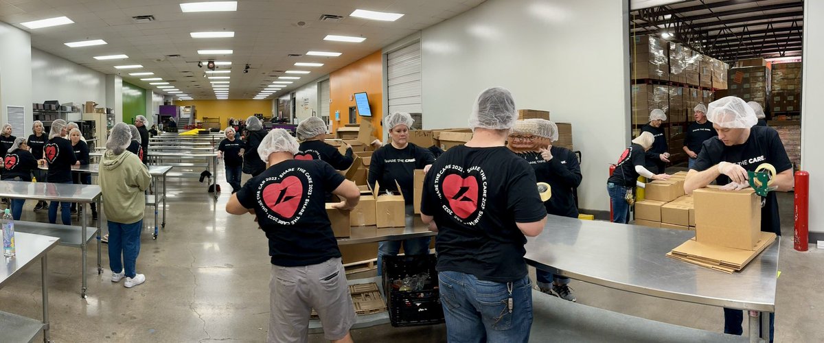 This is just some of the <a href="/Learfield/">LEARFIELD</a> team hard at work but having a good time for a great cause at the <a href="/TheFoodBankMO/">The Food Bank</a>.