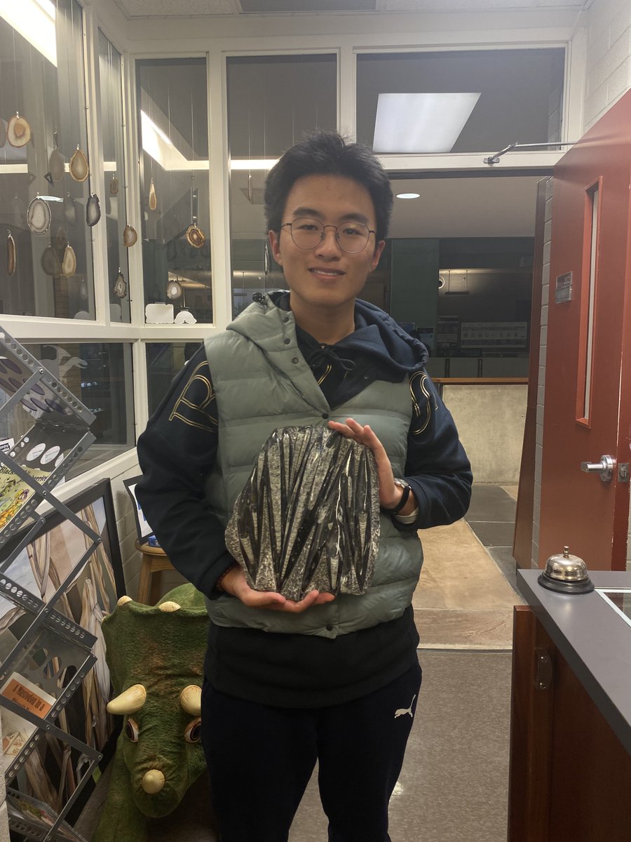 Featured is the door prize winner with the fossilized squid - Congratulations Zach!!

#UWaterloo #Squid #GemandMineralShow2023