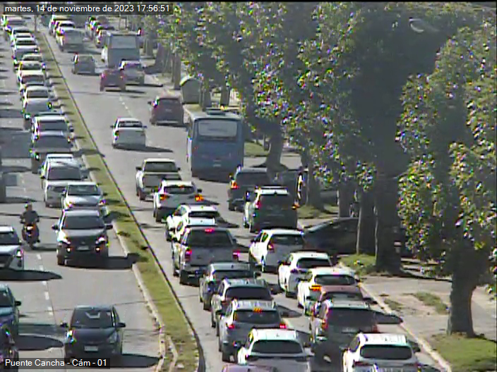 TTIValparaiso's tweet photo. PRECAUCIÓN [17:59] #ViñadelMar: colisión en pista derecha de 1 Norte pasado Puente Cancha, en dirección a la costa. Congestión desde Plaza Miraflores. https://t.co/NlsaULzDcg
