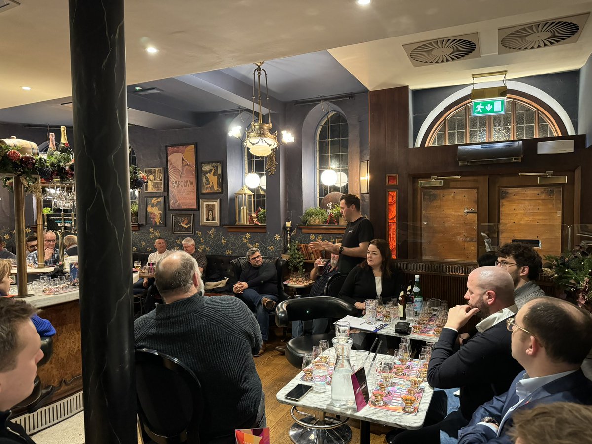 insidethecask's tweet photo. Enjoying some Turntable scotch whiskies at the Mor Whisky club tonight with Gordon Stevenson https://t.co/cImAxgyBAZ