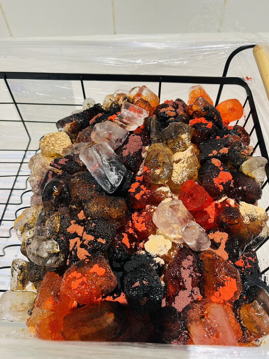 FRDM_of_Bleach's tweet image. Making another hoodie for a red panda fursuit :)  check back in 48 hours to see the results!

#fursuit #tiedye #icedye #DIY