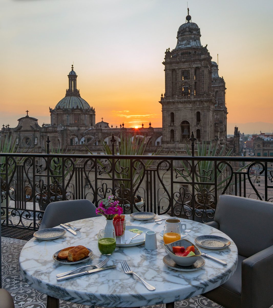 Disfruta de nuestro Menú Degustación de Otoño mientras contemplas  un hermoso atardecer desde la vista que ofrece Balcón del Zócalo.

Reserva tu mesa:
opentable.com.mx/r/el-balcon-de… 
 
#BalcónDelZócalo  #ZocaloCDMX  #MenúDegustación #LaCocinaDeBalcón #BDZ