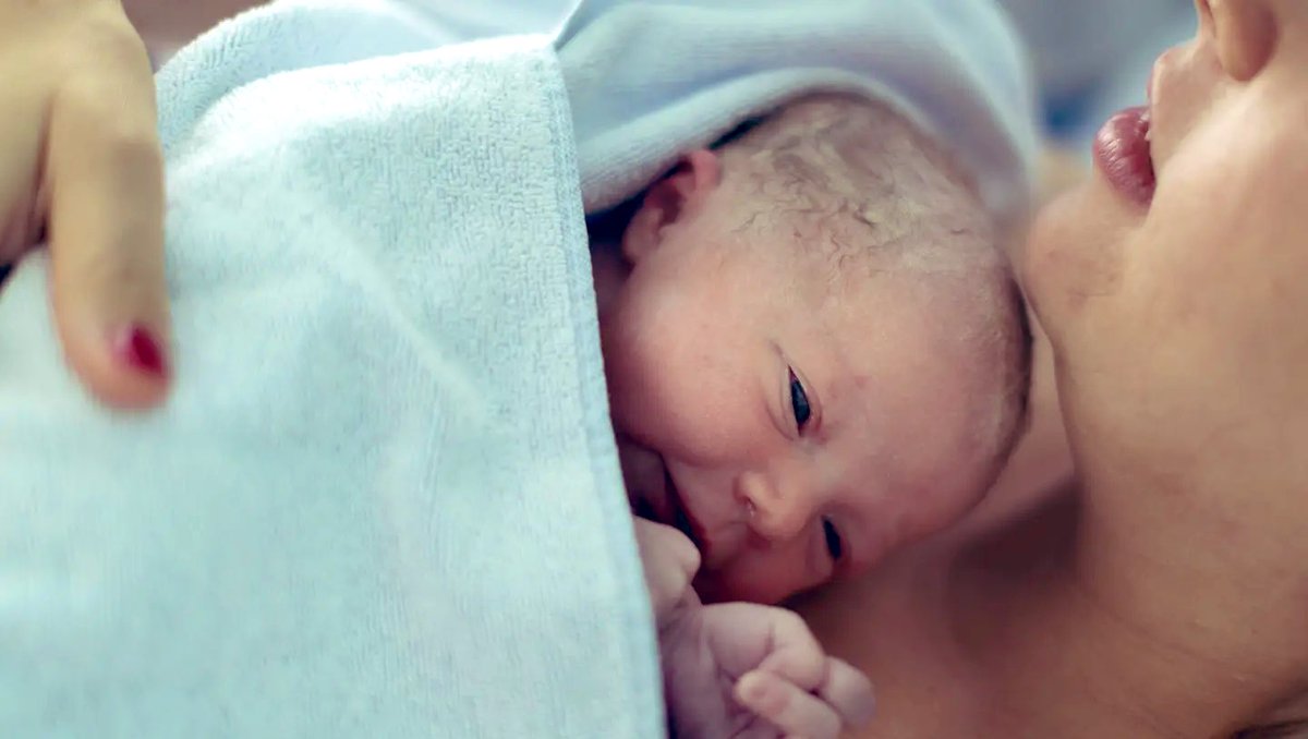 Noch nie hatten wir weniger #Kinder: Die #Geburtsrate in der #Schweiz sinkt auf 1,4 Kinder pro Frau. Warum wollen wir weniger Kinder?  Die Gründe hier hören 👉 aargauerzeitung.ch/schweiz/podcas… via <a href="/AargauerZeitung/">AargauerZeitung</a>