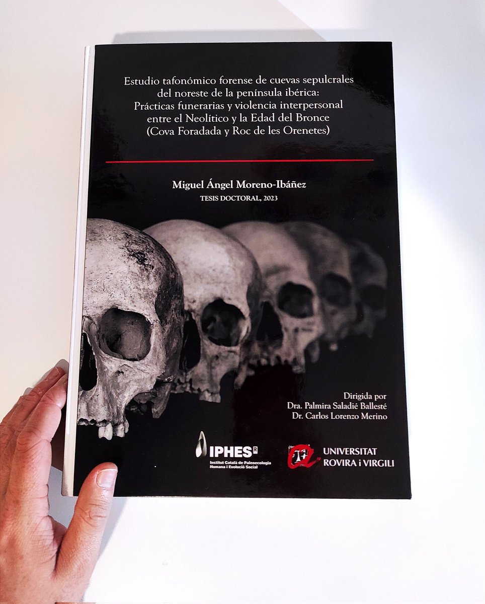 Here it is, my daughter! 🎉 Less than two weeks left for the #PhD oral defense at @iphes, let's make the last push! 💪🏼
I studied two #CollectiveBurials 💀 from a #ForensicTaphonomy perspective 🔬, including #Taphonomy #FuneraryPractices #Paleopathology and #PrehistoricViolence 😁