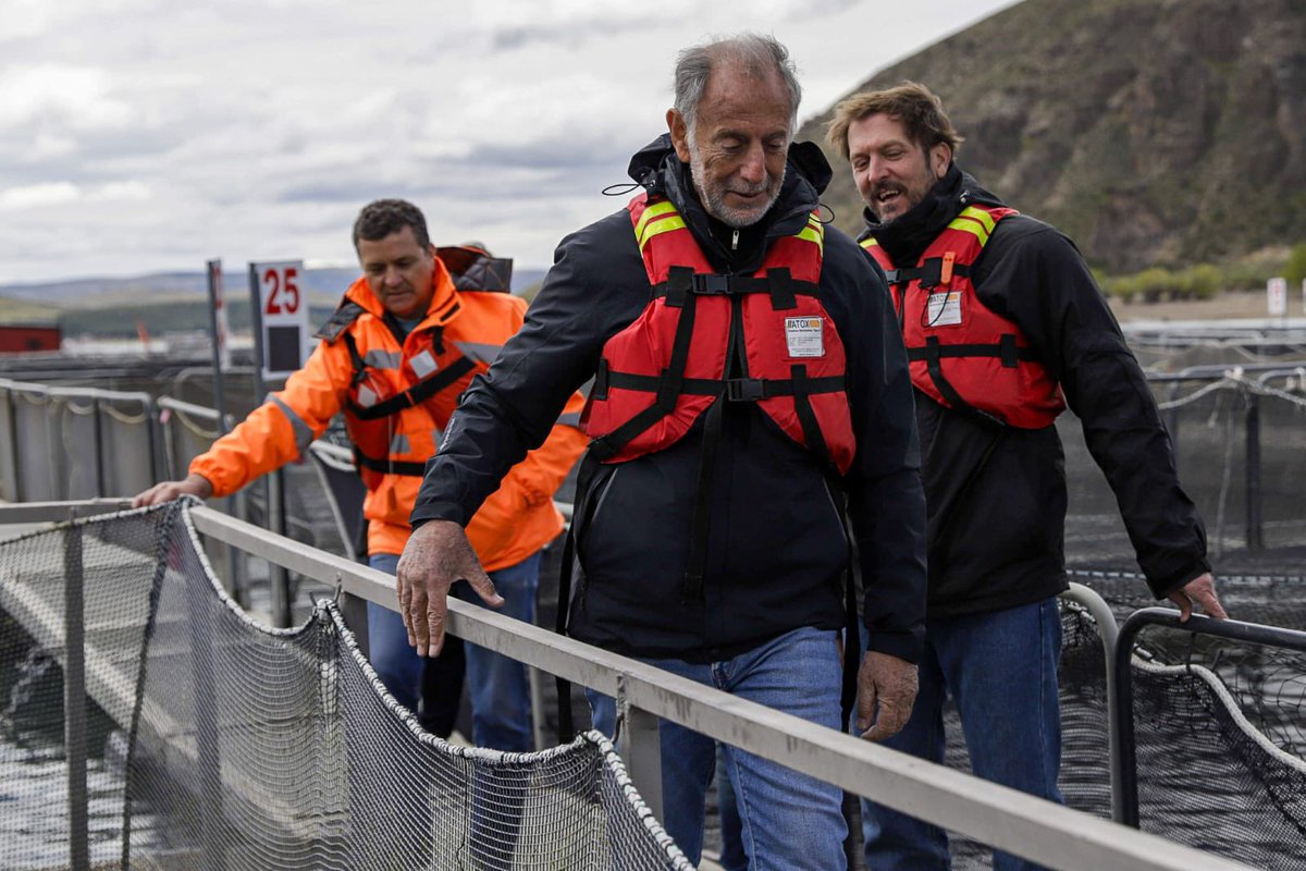 En Neuquén, junto a ministro de Producción e Industria <a href="/FLR_NQN/">Facundo Lopez Raggi</a>, recorrimos la concesión en el embalse Alicurá de la firma Salmón Traut/Newsan. Invertimos en un proyecto de piscicultura de truchas salmonadas con el objetivo de aumentar las exportaciones y abrir nuevos mercados.