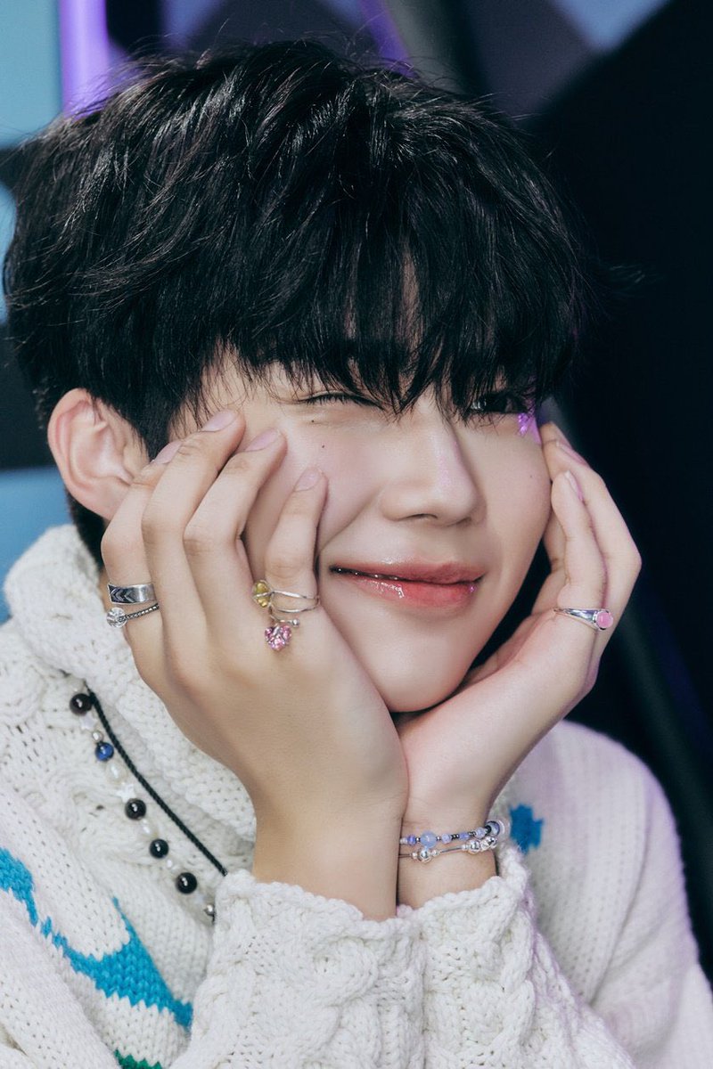 TO MY MOOTS HERE:
i’m probably gonna leave this account as a back up account, i got my old account @raetaegunvz back so i’ll be moving back!!! so anyone that i haven’t followed yet from that account pls follow me and ill fb!!