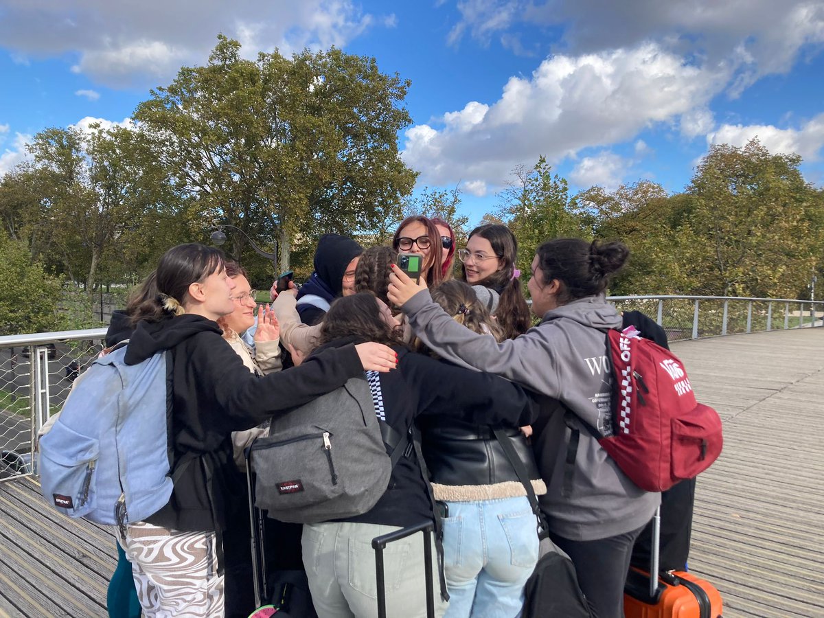 28IICF's tweet photo. 1 month since I saw Louis from that close, 1 month since seeing all of my friends, 1 month since I gave my letter to Louis' staff, 1 month since the best concert I have ever been to, 1 month since the best night of my fucking life.
I'll never forget those moments I lived in Paris https://t.co/iQpAZ3zD6I