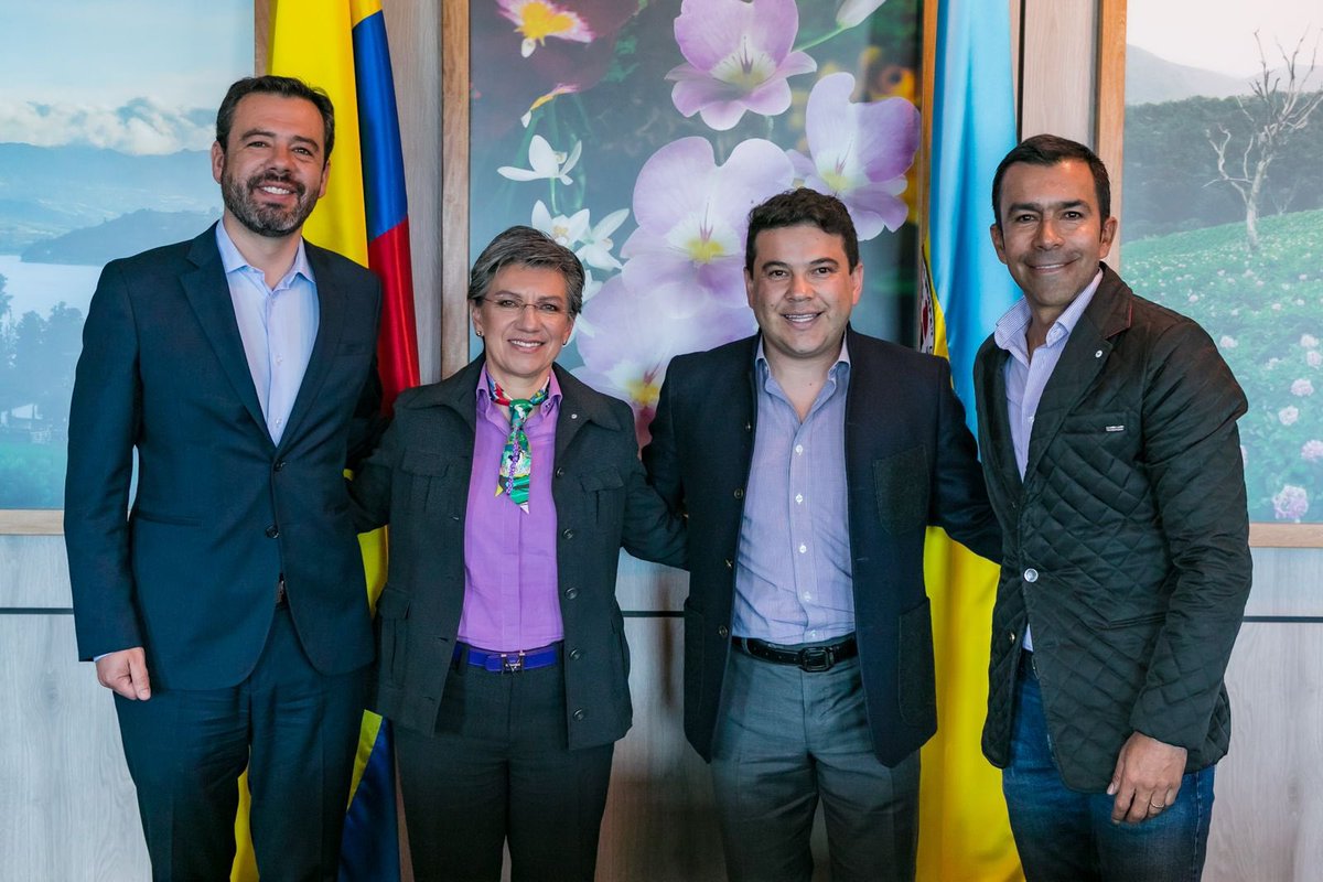 Hoy iniciamos otro proceso de empalme muy importante: el de Región Metropolitana Bogotá - Cundinamarca. Estuvimos con la alcaldesa <a href="/ClaudiaLopez/">Claudia López Hernández</a>, el gobernador saliente <a href="/nicolasgarciab/">Nicolás García Bustos</a> y el gobernador electo, <a href="/JorgeEmilioRey/">Jorge Emilio Rey Ángel</a>, con quien vamos a trabajar por consolidar la Región