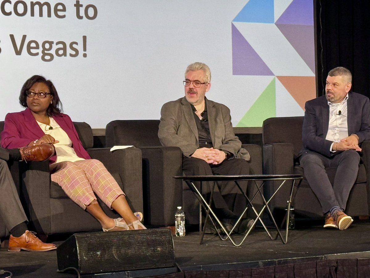 CroweAboutIt's tweet image. Attending lunch presentation at #TotalTech23. Love @NJDavidD challenge to the AV industry - do our customers really want choice, or simplicity? A great challenge to listen to customer needs.