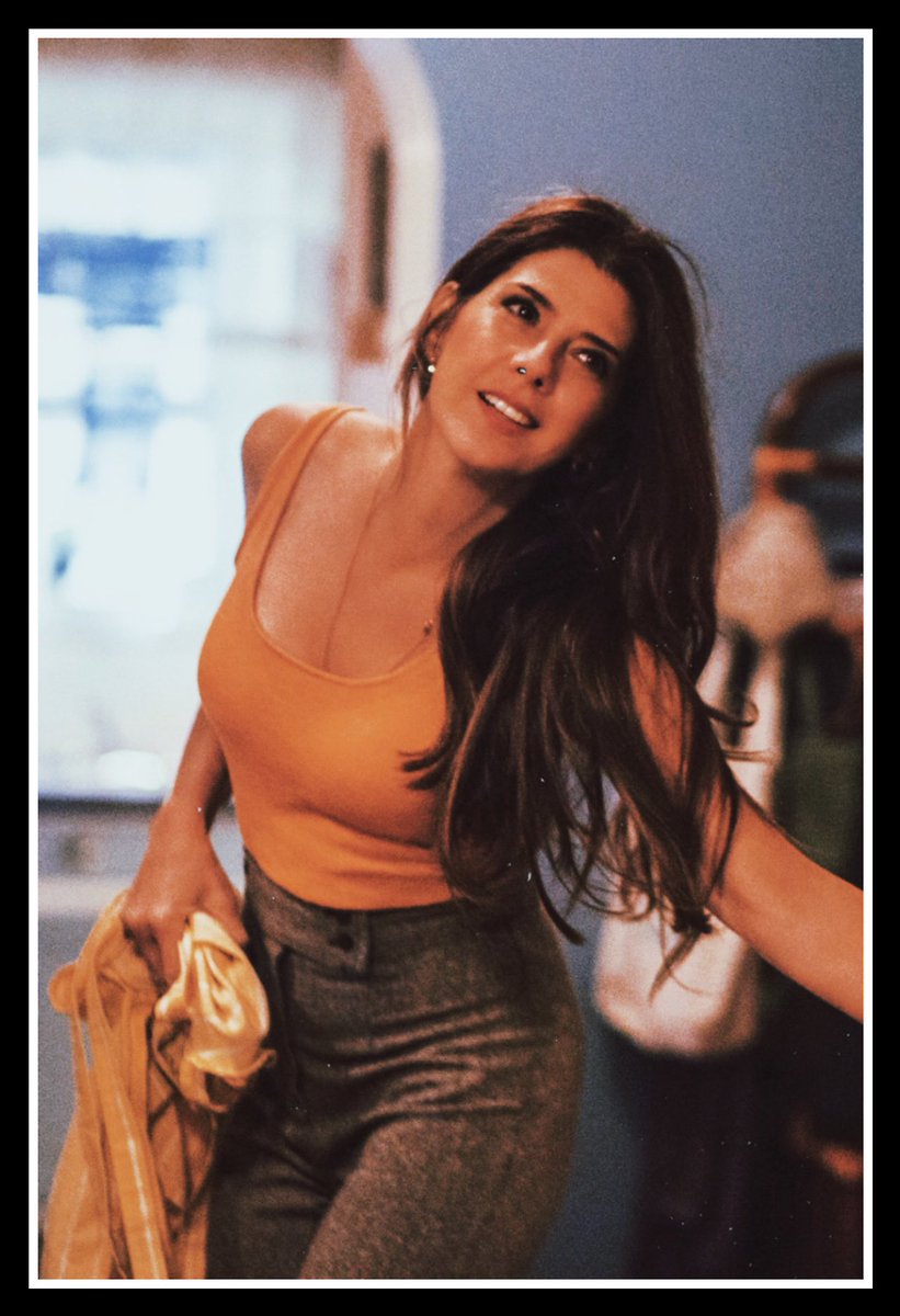 "𝑰 𝒘𝒐𝒓𝒌𝒆𝒅 𝒎𝒚 𝒂𝒔𝒔 𝒕𝒐 𝒈𝒆𝒕 𝒘𝒉𝒆𝒓𝒆 𝑰 𝒂𝒎, 𝑰'𝒎 𝒏𝒐𝒕 𝒔𝒍𝒐𝒘𝒊𝒏𝒈 𝒅𝒐𝒘𝒏."

♡ English Teacher, School Therapist, and occasional technology aid.♡

♡ Mother of 3, currently divorced.♡

♡ NSFW/Taboo Themes, minors DNI ♡

♡ Bi(Fem lean)♡

Bells rings