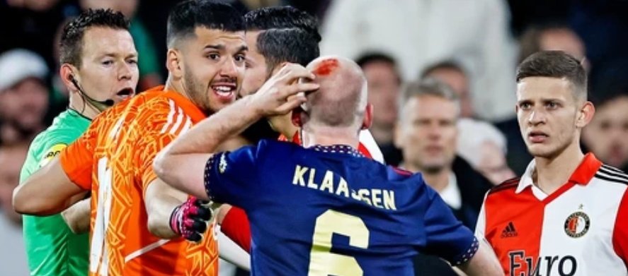 Plakplaat tweet media