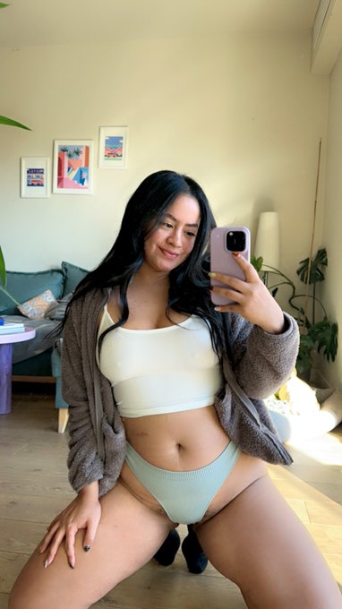 insta / twitter   add me on snap petitemmax :) https://t.co/Iv8yilYhdr