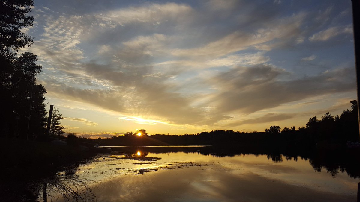 New lake webinars coming up!
🍁 Shoreline conservation
🍁 Paleolimnology (learning from mud!)
🍁 Unique ways invasive mussels can spread
🍁 European frog-bit
See the list of every lake webinar we find: canr.msu.edu/michiganlakes/…
📷Fawn Lake, Mecosta Co.