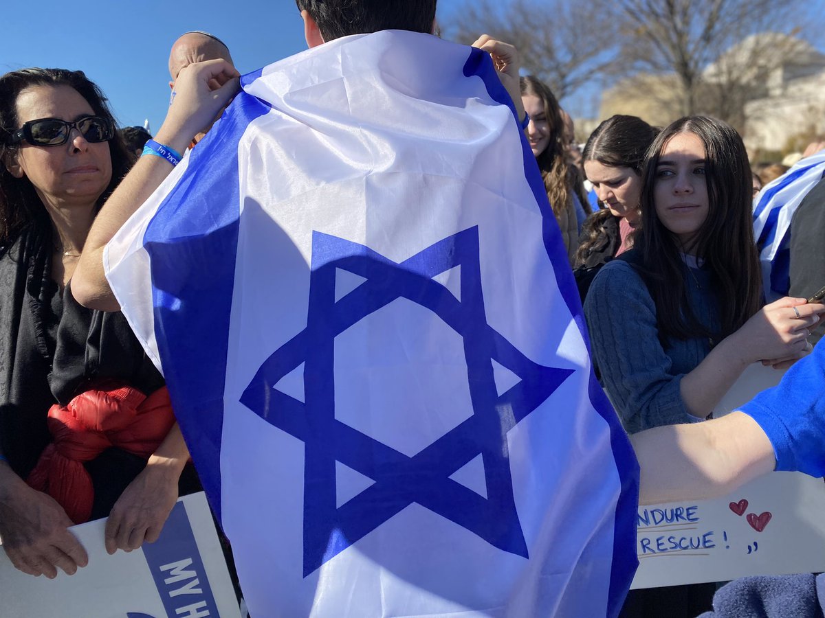 DEVELOPING: 10s of thousands pouring onto the National Mall for the March for Israel rally. Massive crowd and major security presence. @7newsdc