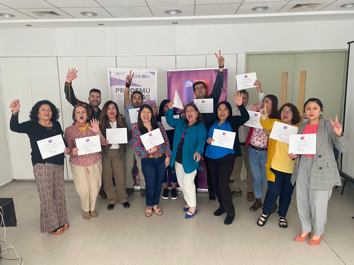 SernamEGAtacama's tweet photo. 📣 ¡Gracias equipo de  @prodemu_atacama! 💜 Hoy durante todo el día, personal de #Prodemu de Copiapó, Huasco y Chañaral se certificaron como Agentes Preventivos en Violencia de Género y contra la Mujer 🟣 en una jornada de reflexión y trabajo intersectorial 🤝 https://t.co/9gkRMyXtPc