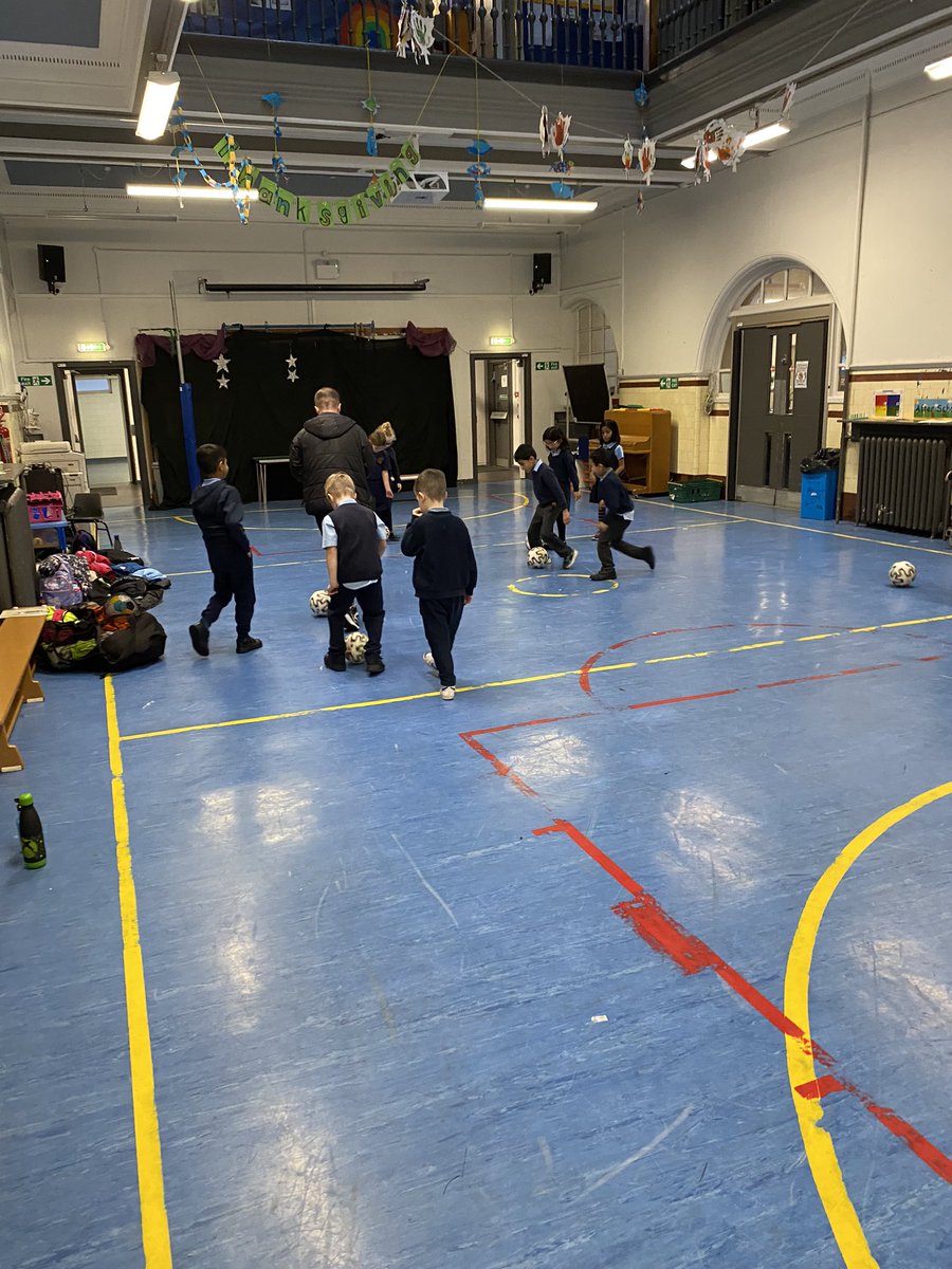 ASGWhitehill's tweet photo. Football fun @APPrimary with the primary 2s โฝ๏ธโฝ๏ธโฝ๏ธ@PEPASSGlasgow @FootballGlasgow #minikickers https://t.co/e1zekbel8D