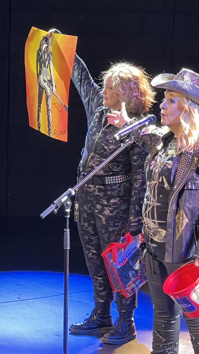caryn_maroni's tweet photo. Peeps @EtheridgeNation
Bring $ bills 2 Melissa @metheridge @MyWindowME shows this week! Melissa is participating in @broadwaycares #RedBucket month &
Buy a colorful #Broadway poster of Melissa for $20 proceeds goes to @EtheridgeFoun 🙏🏻🥰🙏🏻 https://t.co/BEsg4AX4PF