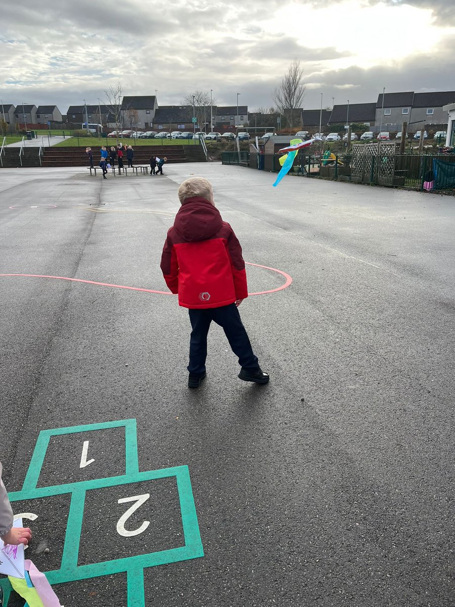 TurriffPrimary's tweet photo. P1 today focused on the ‘k’ sound in phonics. We made kites, which we decorated carefully and thankfully it was windy so we got to test them out! #playbasedphonics #letsflyakite #EarlyYears https://t.co/3neWlT631K
