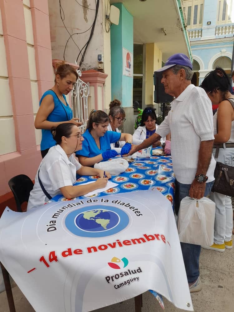 En la Plaza de los Trabajadores se celebra Feria de Salud a propósito del Día Mundial de la Diabetes.
Alegría, entusiasmo y variadas propuestas animaron la jornada. #CubaPorLaVida  #DiabetesMellitus #CuidarseEsClave #PorCamagueyTodo