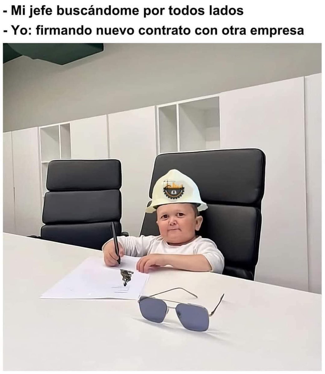 peque191_avalos's tweet photo. Listo para irme con la computadora de la empresa por que ni resguardo les he firmado jajajaja https://t.co/IeyjxaQ4Hx