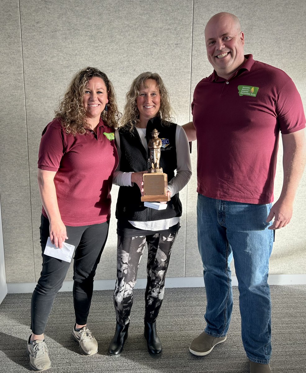 Kristin Mortenson, Community Preparedness and Fire Prevention Specialist at the DNRC Southwestern Land Office, received the 2023 #BronzeSmokeyBearAward from the National Association of State Foresters.

Congratulations, Kristin! #wildfireprevention #communityleadership #mtfire