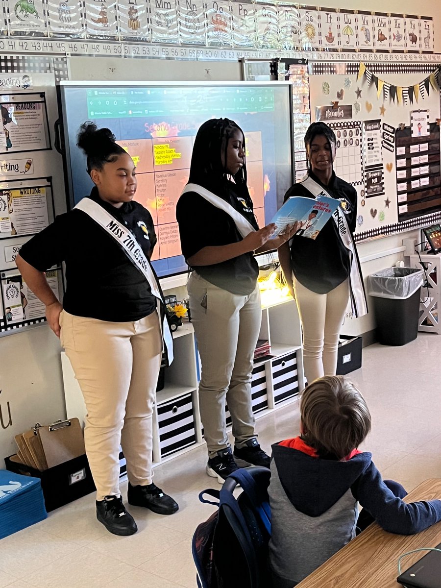 KindeziWolfpack's tweet photo. A huge thank you to the Sylvan Hills Royal Court for coming to read to our geniuses. Our geniuses really enjoyed story time with Sylvan! #onecarver @KindeziED @MrGuilford_SHMS @APSSylvanHills @TommyUsherAPS https://t.co/tlft9baGOe