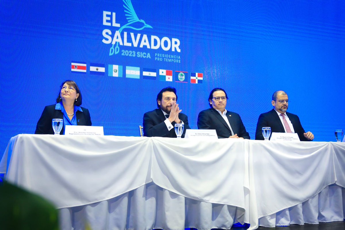 TejidoSocialSv's tweet photo. @sg_sica El Concejo Nacional de Desarrollo Sostenible (CNDS) organizó el evento con el objetivo de fomentar el intercambio de conocimientos y la colaboración entre países. 
La meta es impulsar soluciones que contribuyan al desarrollo económico, social y ambiental. https://t.co/gfKjeLbBas