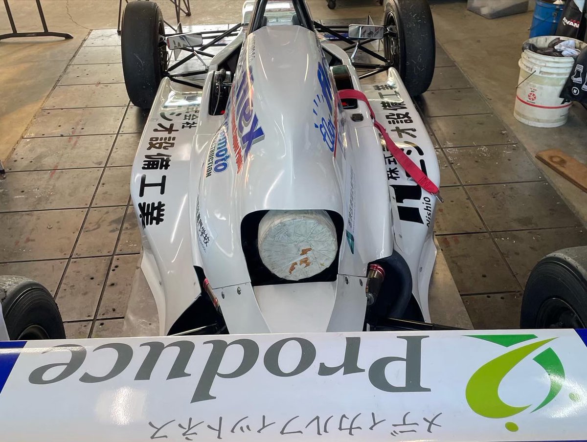 RS_studio23's tweet photo. レース界の甲子園と言われるFIAF4は年間参戦費用安くても1000万超え

入門カテゴリであるスーパーFJですら、350万は最低かかる。

一般サラリーマンが
チャレンジしてみよう！と思えるレベルではない。

夢を持ったり、伝えたりするのはいいけど
この問題を解決できない人は、チャレンジする資格は無い https://t.co/4nUi4Hi2Y5