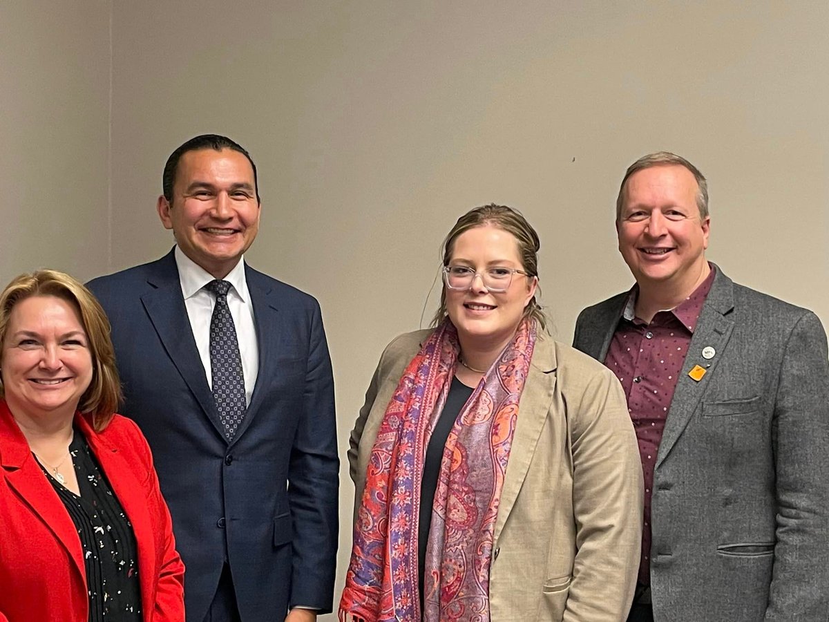 Great to meet with @WabKinew, along with MB labour colleagues @KevinRebeck and @TanyaPalson. As part of the premier’s transition committee, we're able to bring worker issues forward. It’s refreshing to have a premier who wants to hear a variety of opinions from diverse sectors.