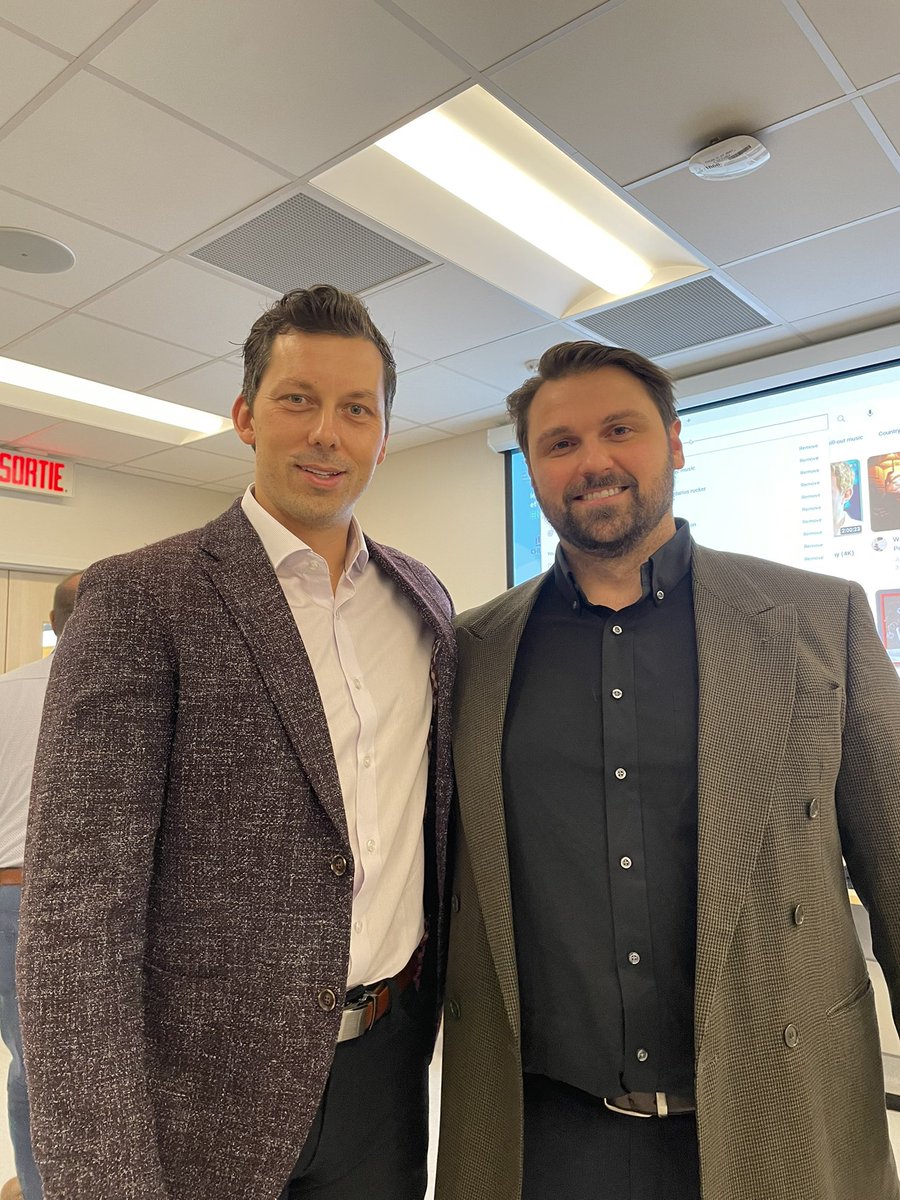 Merci <a href="/HockeyTomorrow/">Hockey Of Tomorrow</a> for the great chat at <a href="/CRCHUM/">Centre de recherche du CHUM</a> ! What a group of leaders!! 

Merci de la belle jasette! Une belle gang! 
Bien content de revoir un ancien <a href="/GAULOISAAA/">GAULOIS - MIDGET AAA</a> Thomas Sychterz!