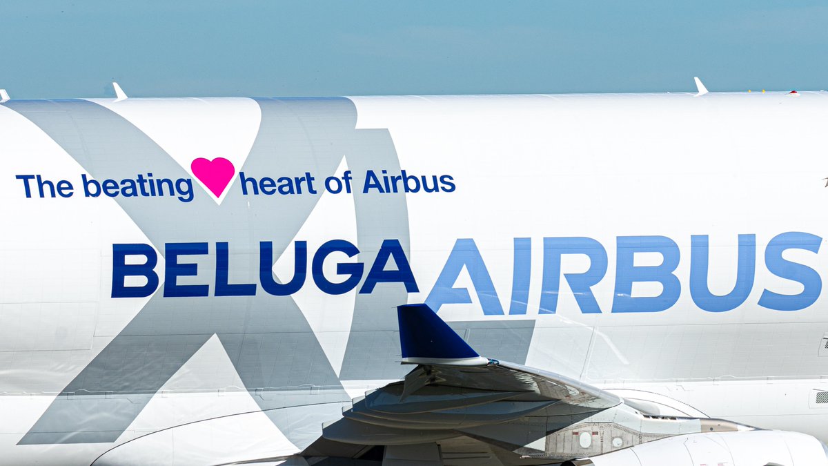 NunoSeletti's tweet image. Le dernier #BelugaXL construit (n°6) à été tracté hors du site de Jean-Luc-Lagardère, marquant la fin de sa campagne d'essai en vol en vue d'une prochaine mise en service commercial. Sa destination de tractage reste inconnue de mon côté. Des idées @cliper31 ?