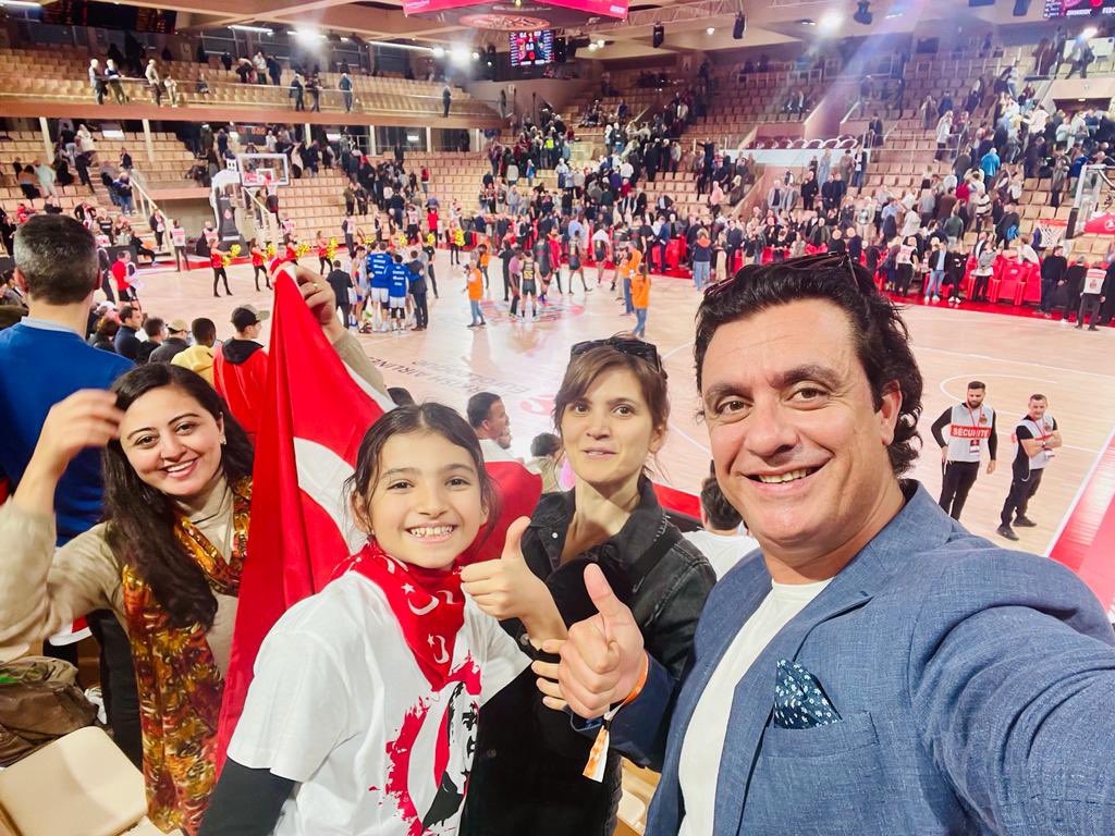 TC_MarsilyaBK's tweet photo. Anadolu Efes 🇹🇷 takımımızı Monako’da 🇲🇨 destekledik. Mücadeleyi 89-82 kazanan ekibimizi tebrik ederiz. 

Monako Fahri Konsolosumuz Sayın İlhami Aygün’e, THY Nice Müdürü Sayın Alper Atalay’a ve Monako’daki Türk toplumuna teşekkürler. @ilhamiaygun @AnadoluEfesSK @TK_TR @EuroLeague https://t.co/2vzjtW3IPm