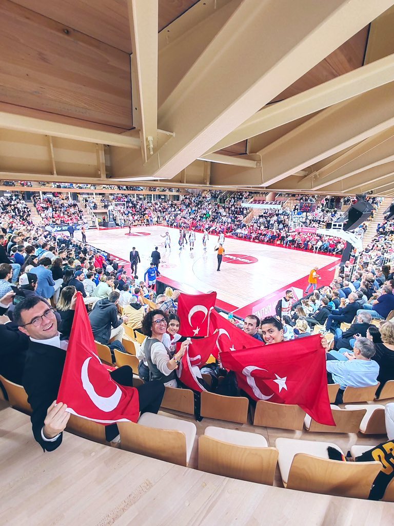TC_MarsilyaBK's tweet photo. Anadolu Efes 🇹🇷 takımımızı Monako’da 🇲🇨 destekledik. Mücadeleyi 89-82 kazanan ekibimizi tebrik ederiz. 

Monako Fahri Konsolosumuz Sayın İlhami Aygün’e, THY Nice Müdürü Sayın Alper Atalay’a ve Monako’daki Türk toplumuna teşekkürler. @ilhamiaygun @AnadoluEfesSK @TK_TR @EuroLeague https://t.co/2vzjtW3IPm