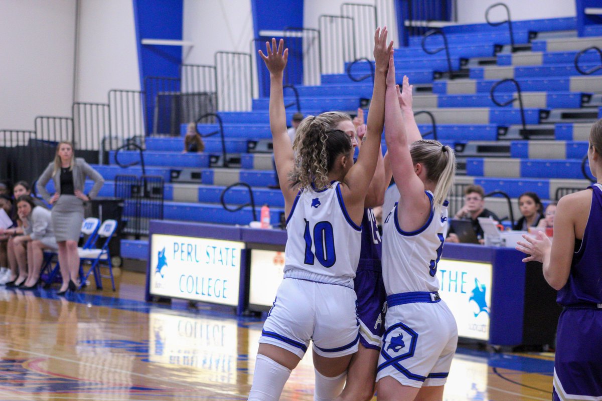 Highlight photos from Women's Basketballs win over Avila last Friday!

See all the game photos at:
pscbobcats.com/galleries/wome…

#ClawsOut | #PeruState156
