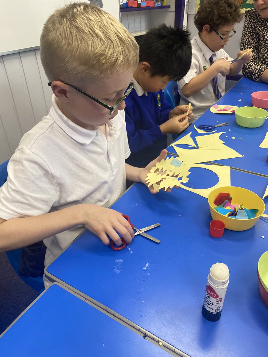 GGreenfinches's tweet photo. We learned about Diwali today and created Rangoli window decorations to join the celebrations #nurture #Diwali2023 #exploringtheworld @GreengateJ https://t.co/nxrjz3cKqM