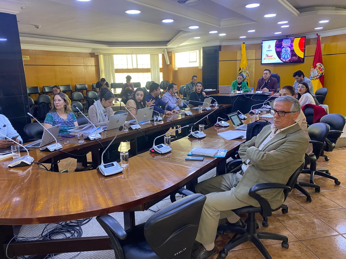 Planificacion_T's tweet photo. ✅Participamos en la Comisión de planificación y finanzas con los concejales de la ciudad, en la que informamos detalladamente sobre la clasificación de obras de beneficio general. 
#CuencaDiseña👍
#AmorPorCuenca❤️💛 https://t.co/zcspJU9DEB